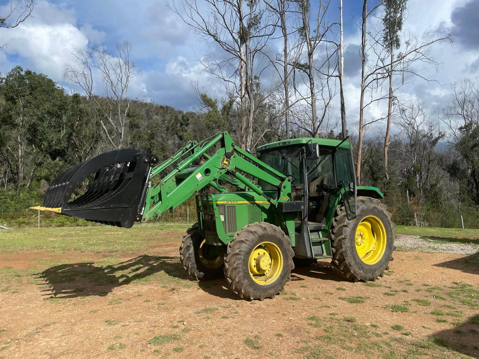 Grapple on tractor